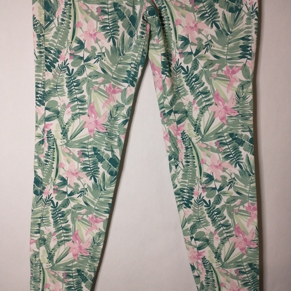 Old Navy floral patterned pixie pants size 2reg - Picture 4 of 8